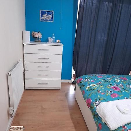 Beautiful 1 Bedroom Ground Floor With Shared Bathroom Londres Exterior foto