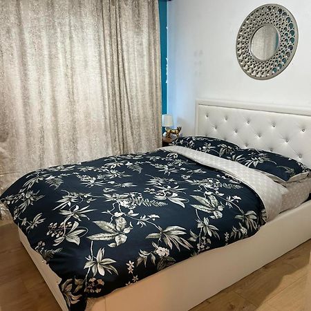 Beautiful 1 Bedroom Ground Floor With Shared Bathroom Londres Exterior foto