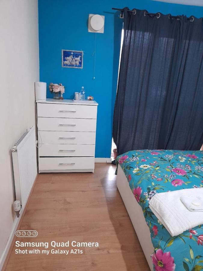 Beautiful 1 Bedroom Ground Floor With Shared Bathroom Londres Exterior foto