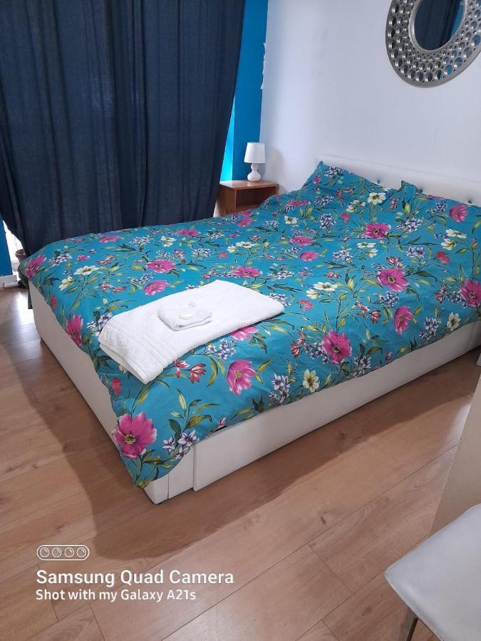 Beautiful 1 Bedroom Ground Floor With Shared Bathroom Londres Exterior foto